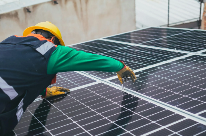 How Does Solar Energy Service Help Keep Panel Performance Strong Over Time?