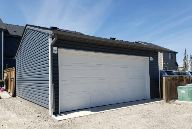 What to Know Before You Hire a Garage Builder Calgary Homeowners Rely On